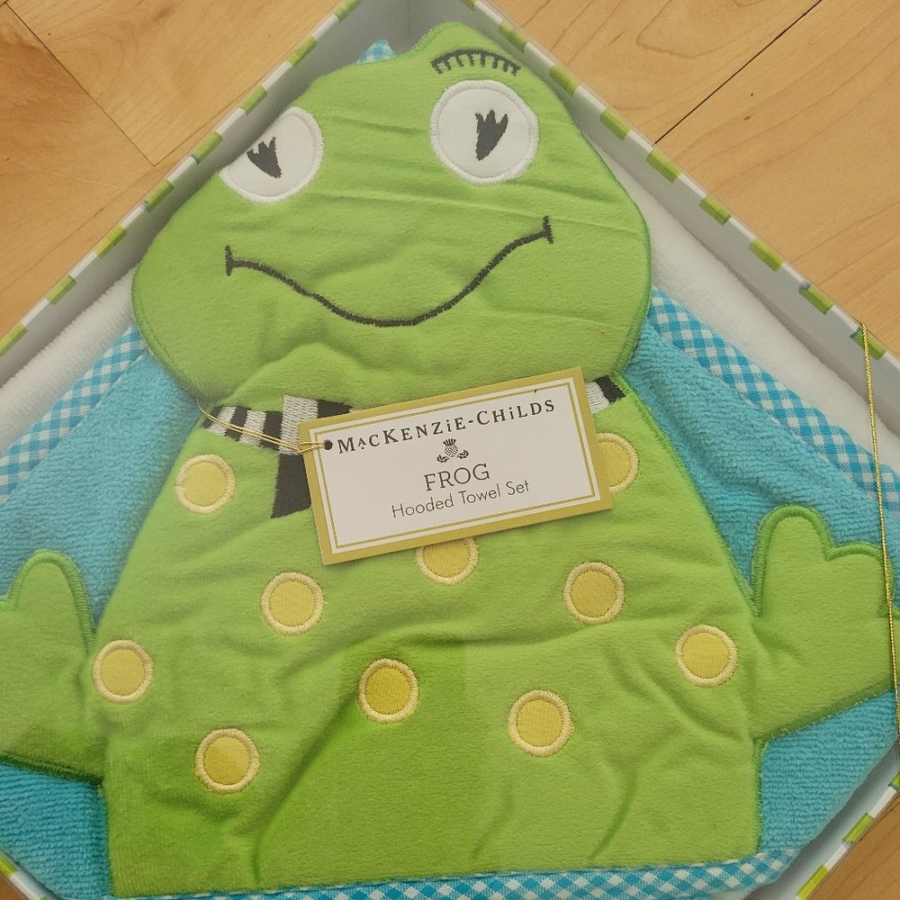Rare MacKenzie-Childs Frog Hooded Towel/Washcloth Set, NIB